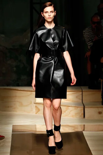 Look 18